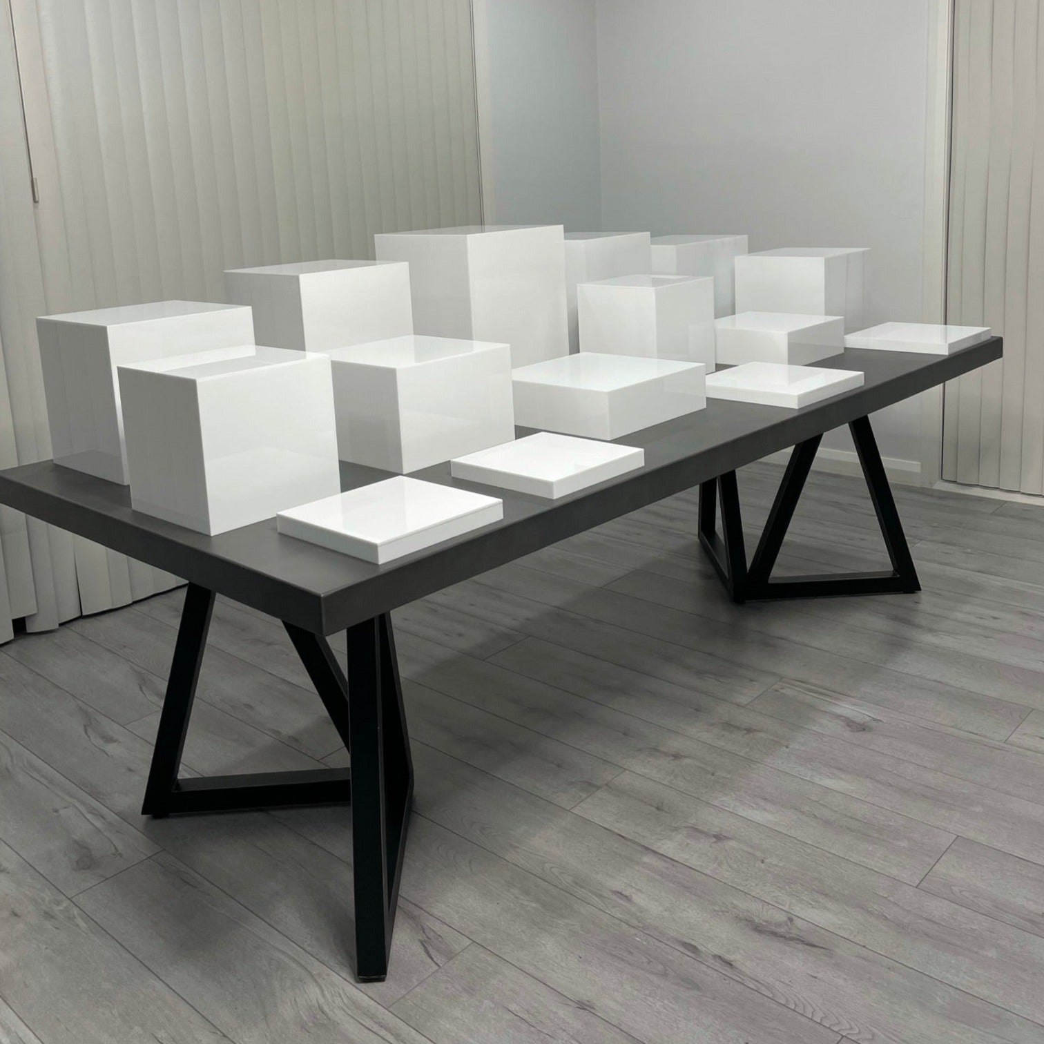 Deluxe - Plinths New York